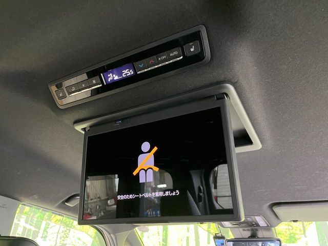 TOYOTA VOXY HYBRID 2022