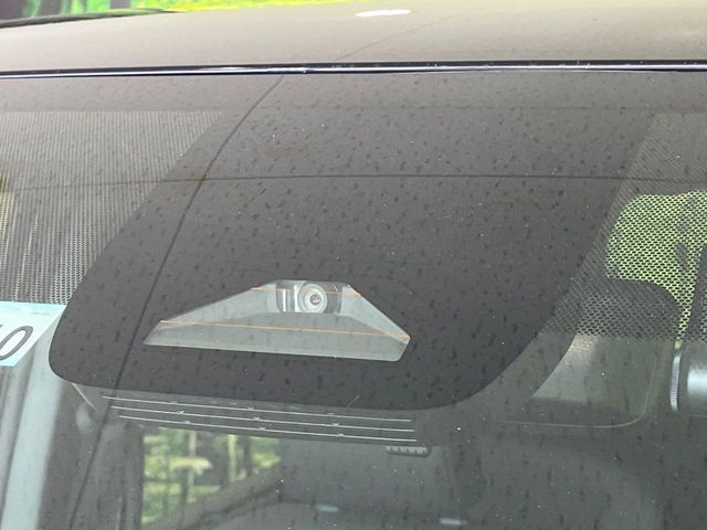 TOYOTA VOXY HYBRID 2022