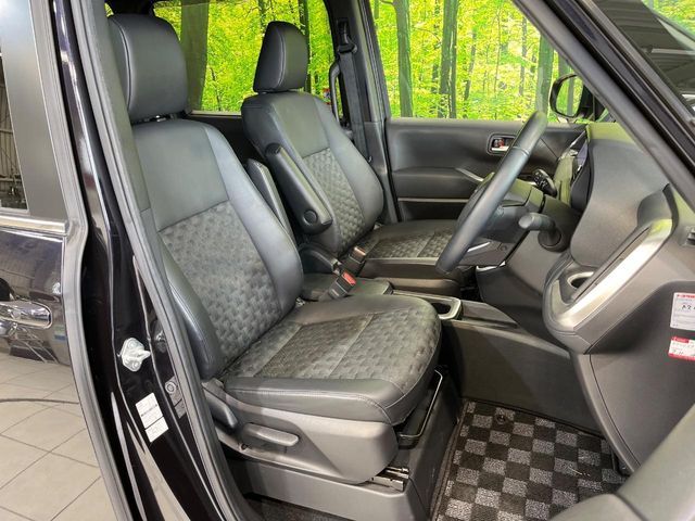 TOYOTA VOXY HYBRID 2022