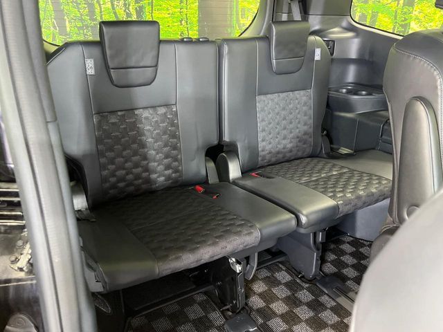 TOYOTA VOXY HYBRID 2022