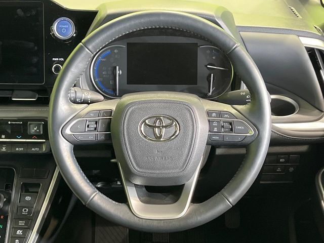 TOYOTA VOXY HYBRID 2022