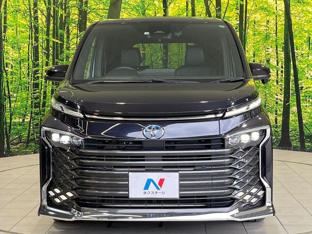 TOYOTA VOXY HYBRID 2022