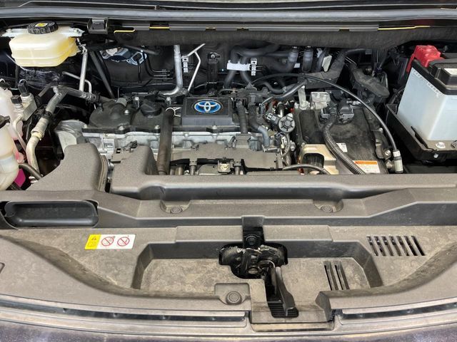 TOYOTA VOXY HYBRID 2022