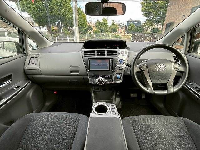 TOYOTA PRIUS Alpha 2014