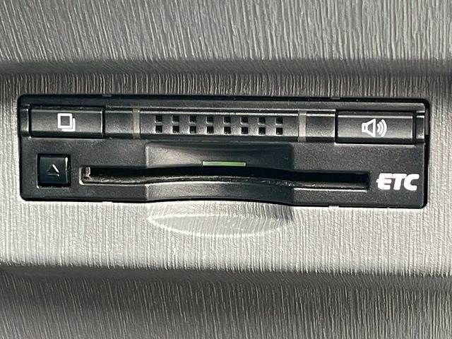 TOYOTA PRIUS Alpha 2014