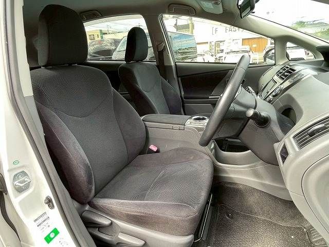 TOYOTA PRIUS Alpha 2014