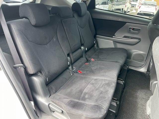 TOYOTA PRIUS Alpha 2014