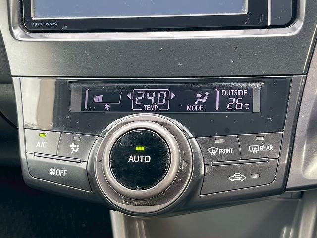 TOYOTA PRIUS Alpha 2014