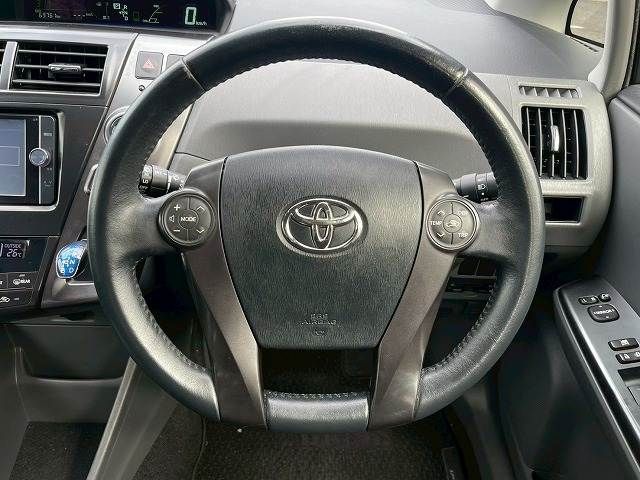 TOYOTA PRIUS Alpha 2014