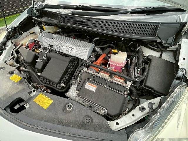 TOYOTA PRIUS Alpha 2014