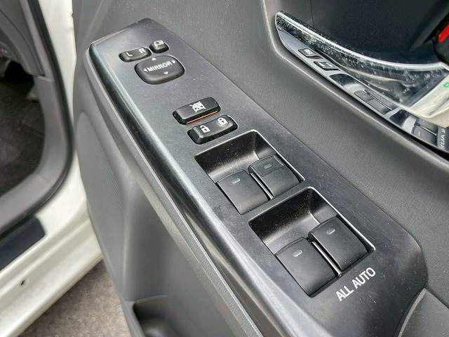 TOYOTA PRIUS Alpha 2014