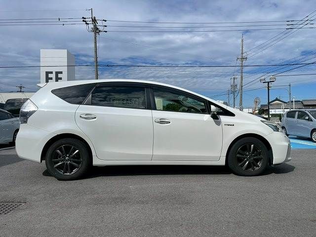 TOYOTA PRIUS Alpha 2014