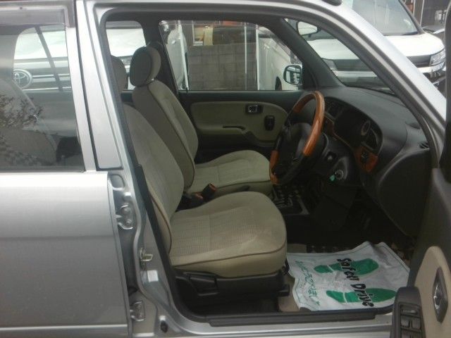 DAIHATSU MIRA GINO 2001