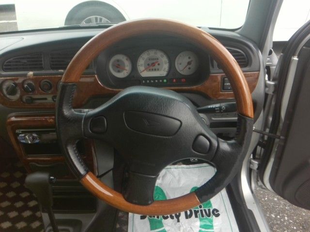 DAIHATSU MIRA GINO 2001