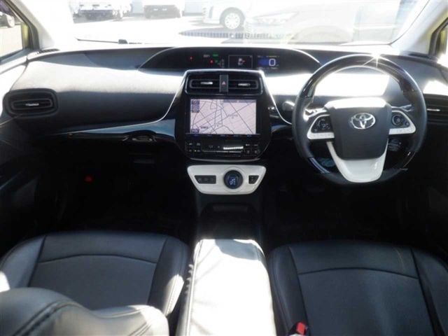 TOYOTA PRIUS 2015