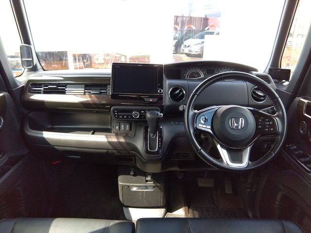 HONDA N BOX CUSTOM 4WD 2017