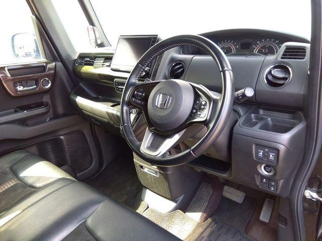 HONDA N BOX CUSTOM 4WD 2017