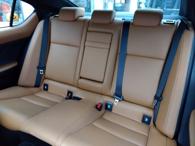 TOYOTA LEXUS IS300 2020