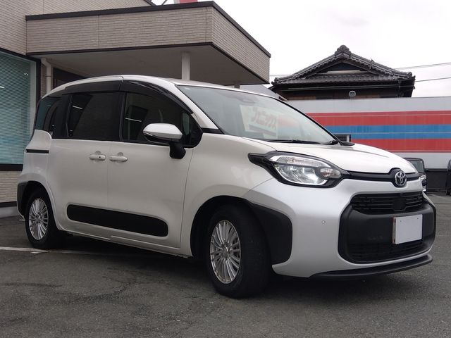 TOYOTA SIENTA HYBRID 2023
