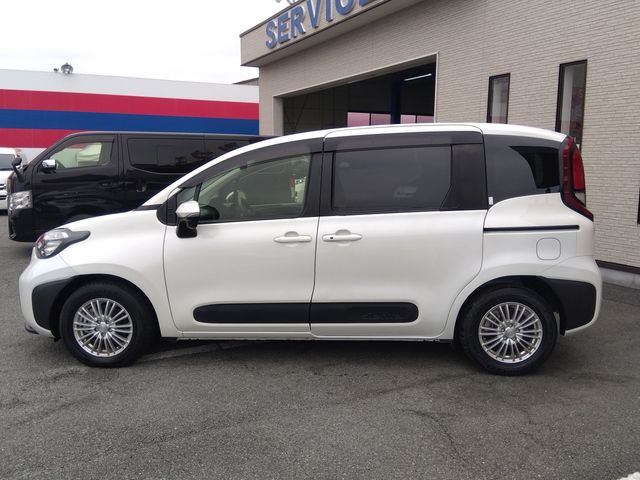 TOYOTA SIENTA HYBRID 2023