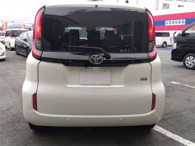 TOYOTA SIENTA HYBRID 2023
