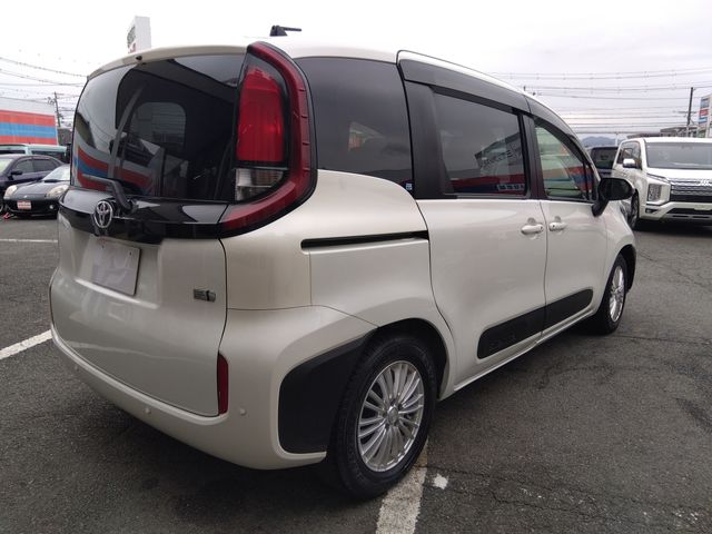 TOYOTA SIENTA HYBRID 2023