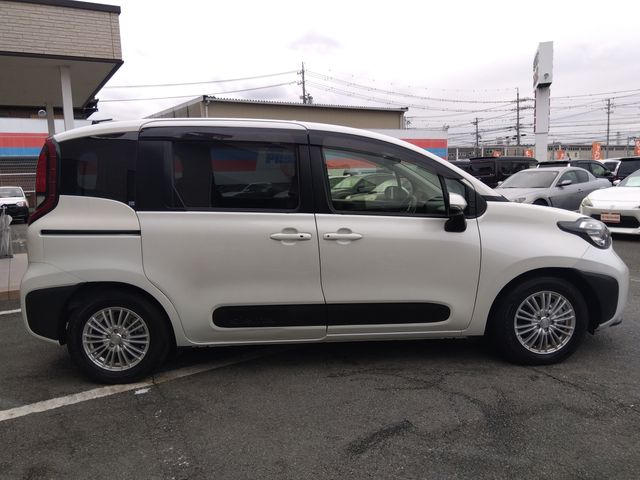 TOYOTA SIENTA HYBRID 2023