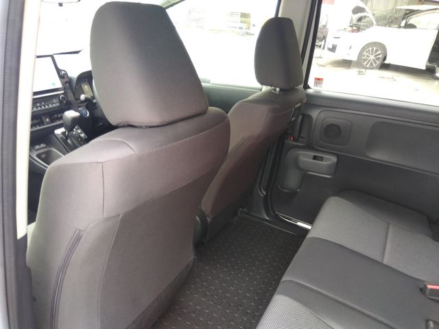 TOYOTA SIENTA HYBRID 2023