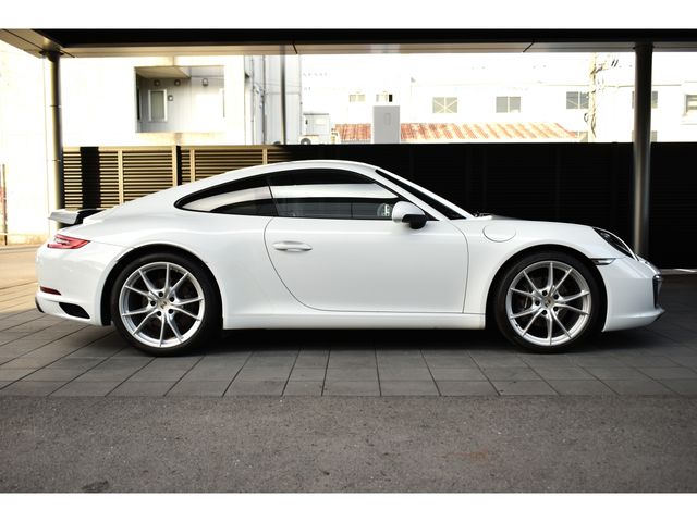 PORSCHE PORSCHE 911 2016