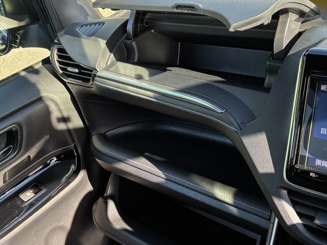 TOYOTA ESQUIRE 4WD 2019