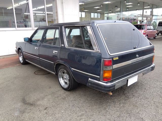 NISSAN GLORIA wagon 1989