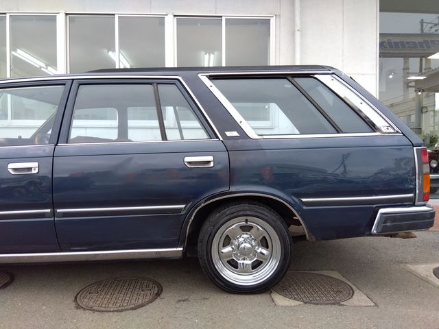 NISSAN GLORIA wagon 1989