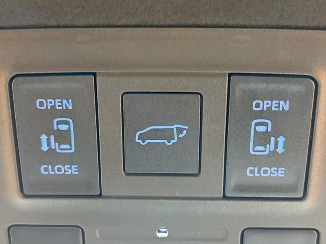 TOYOTA VOXY HYBRID 2025