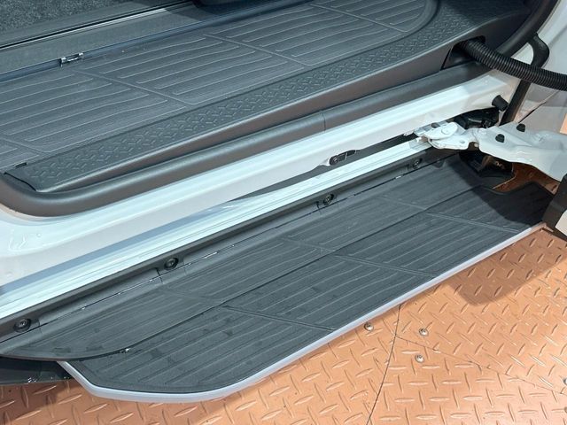 TOYOTA VOXY HYBRID 2025