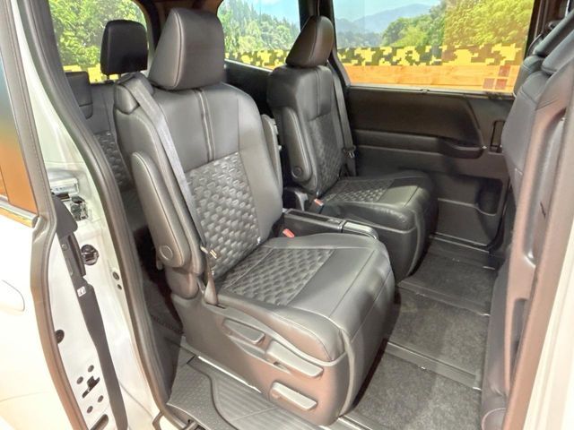 TOYOTA VOXY HYBRID 2025