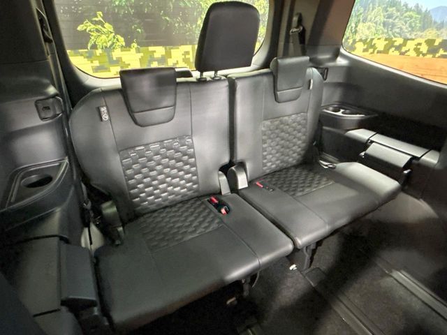 TOYOTA VOXY HYBRID 2025