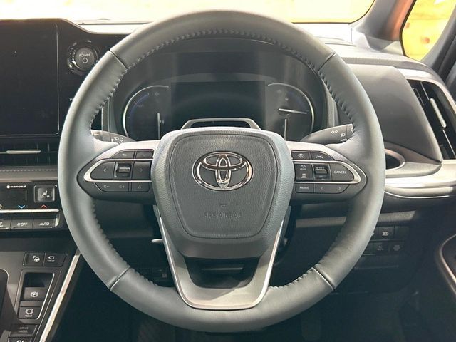 TOYOTA VOXY HYBRID 2025