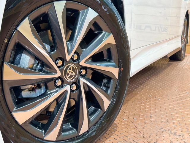 TOYOTA VOXY HYBRID 2025