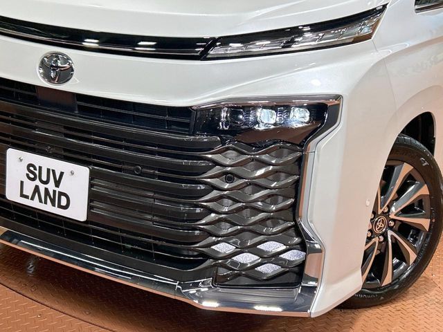 TOYOTA VOXY HYBRID 2025