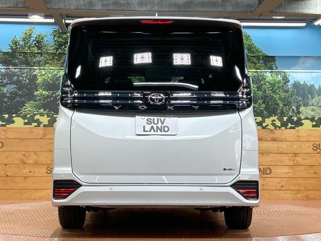 TOYOTA VOXY HYBRID 2025