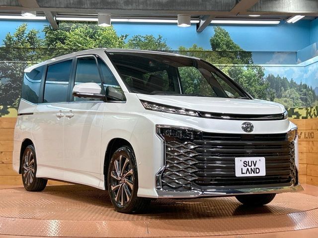 TOYOTA VOXY HYBRID 2025