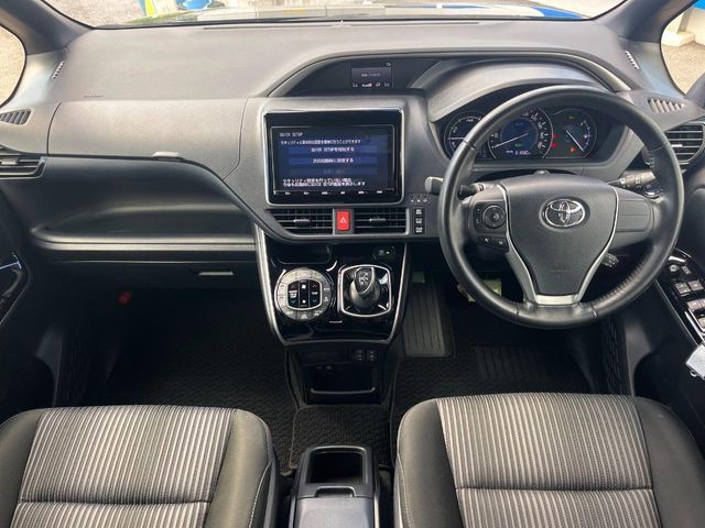 TOYOTA VOXY HYBRID 2019