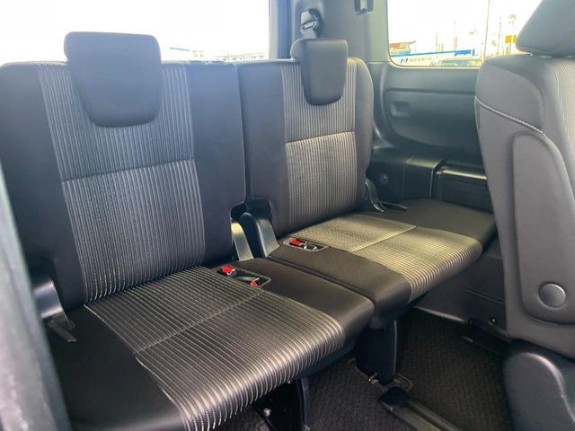 TOYOTA VOXY HYBRID 2019