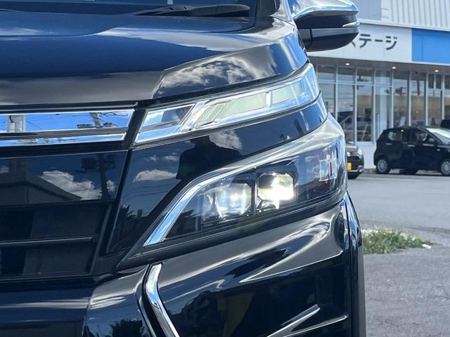 TOYOTA VOXY HYBRID 2019