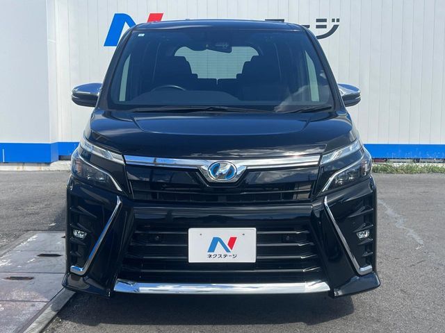 TOYOTA VOXY HYBRID 2019