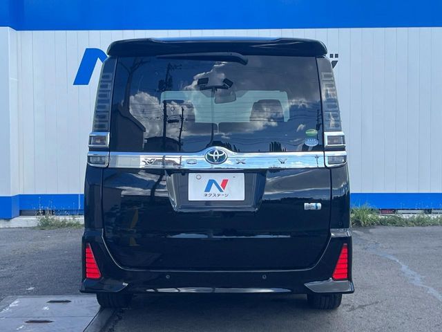 TOYOTA VOXY HYBRID 2019