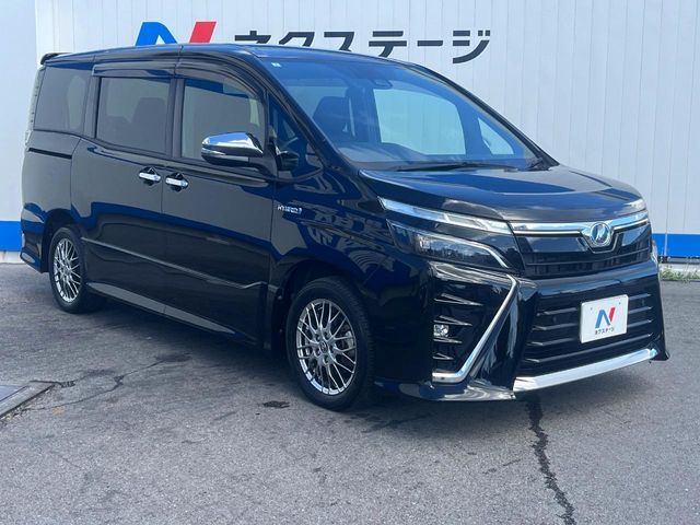 TOYOTA VOXY HYBRID 2019