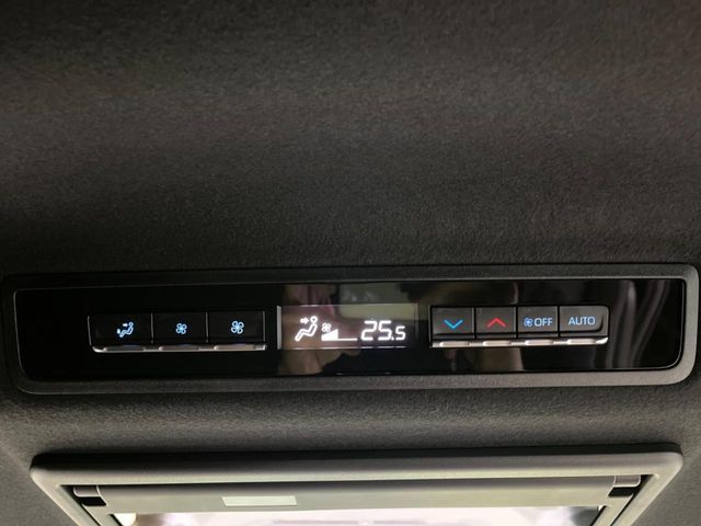 TOYOTA VOXY HYBRID 2023