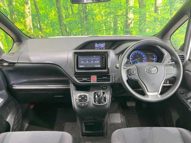 TOYOTA VOXY HYBRID 2014