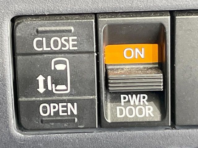 TOYOTA VOXY HYBRID 2014